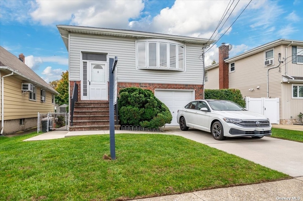 923 Kings Ct, Franklin Square, NY 11010 - photo 1