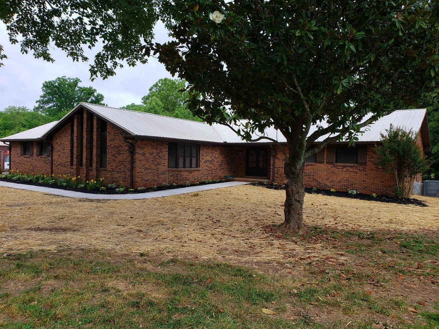 One level 4 bedroom 3.5 bath home on 5 acres with a pool!