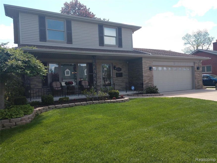 1,657 SF THREE BEDROOM COLONIAL WITH ONE FULL BATH