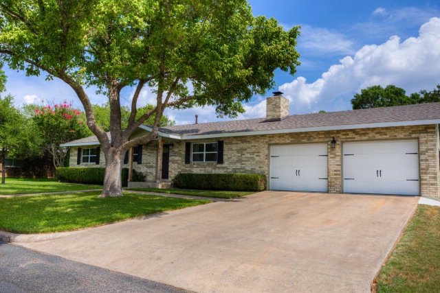 601 Kristofer St, Fredericksburg, TX 78624 - photo 1