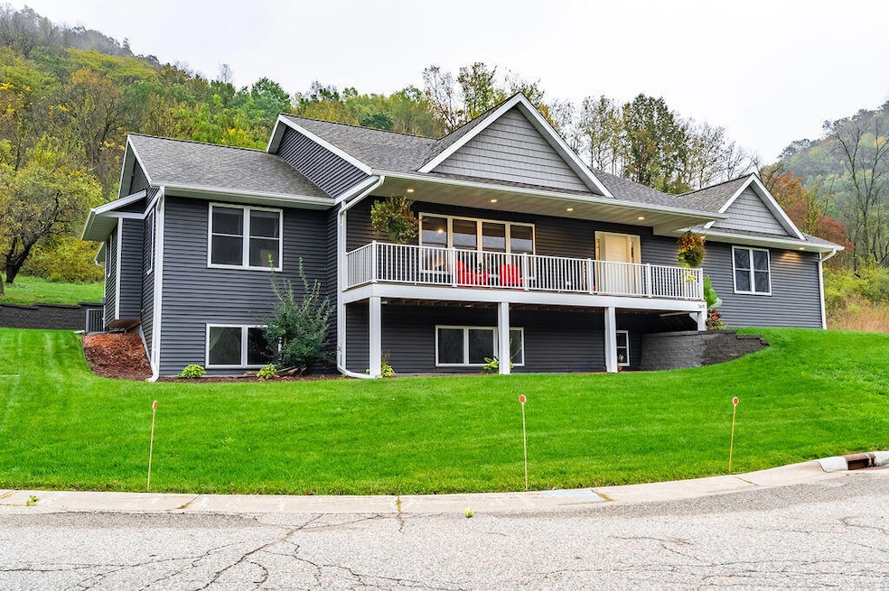 169 Cobblestone Ln, Winona, MN 55987 - photo 1