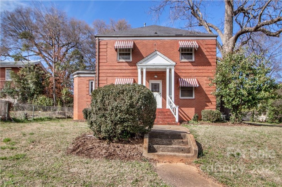 315 Walnut St, Statesville, NC 28677 - photo 1