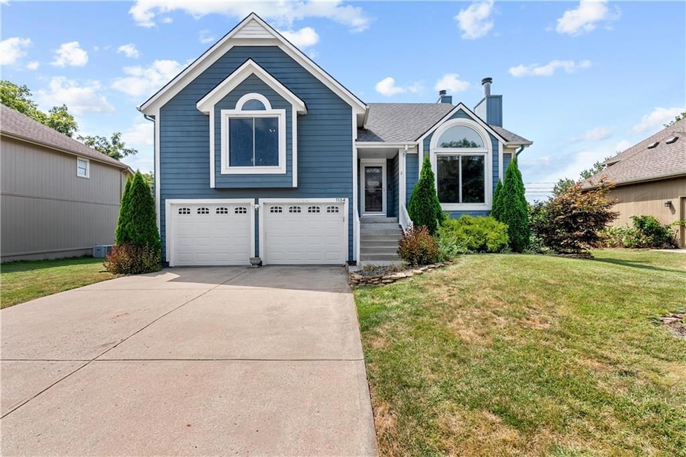 1134 SW Santa fe Dr, Lees Summit, MO 64081 - photo 1