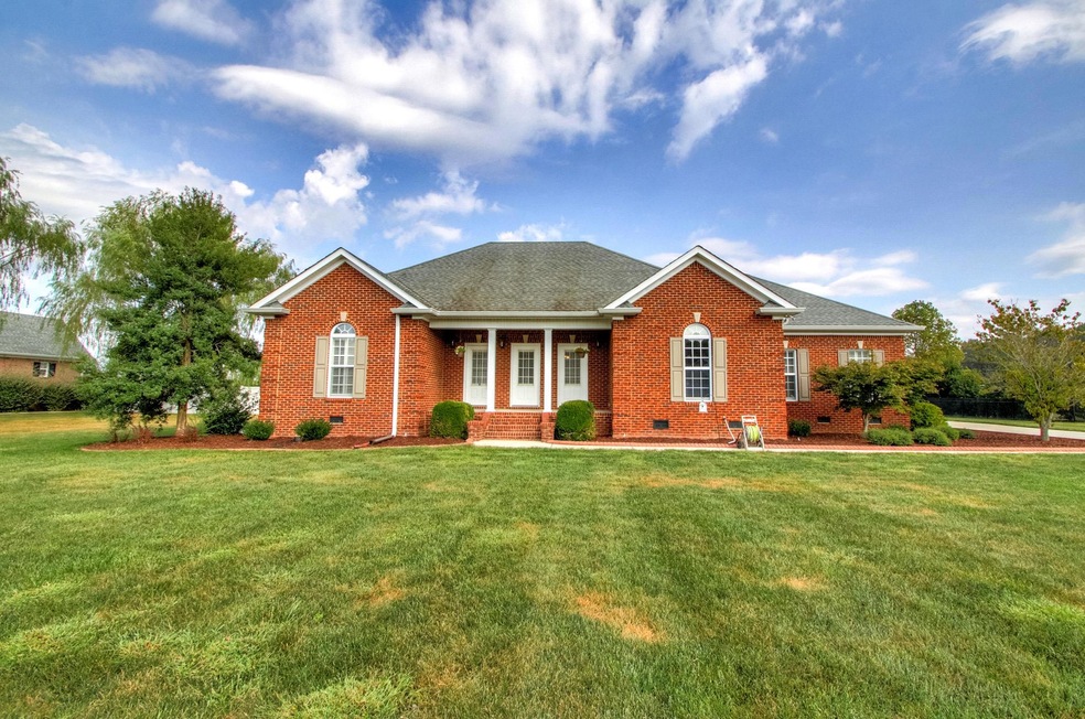 Beautiful home at 415 Hunters Landing Dr.