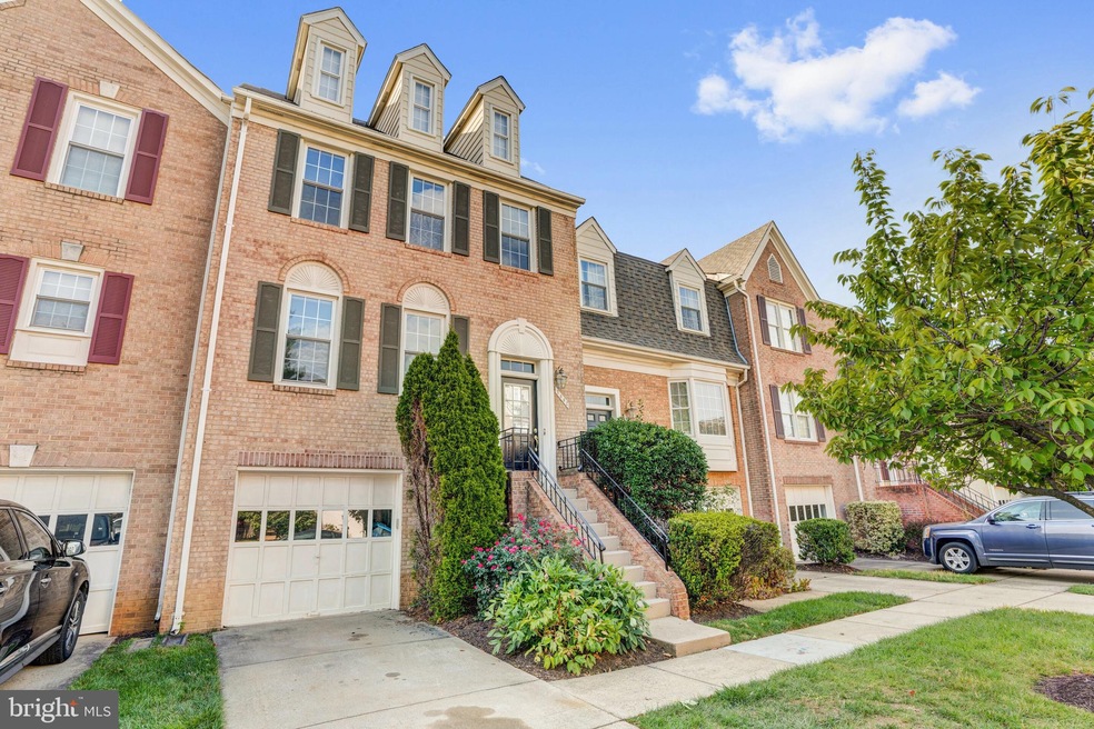 2002 Pieris Ct, Vienna, VA 22182 - photo 1