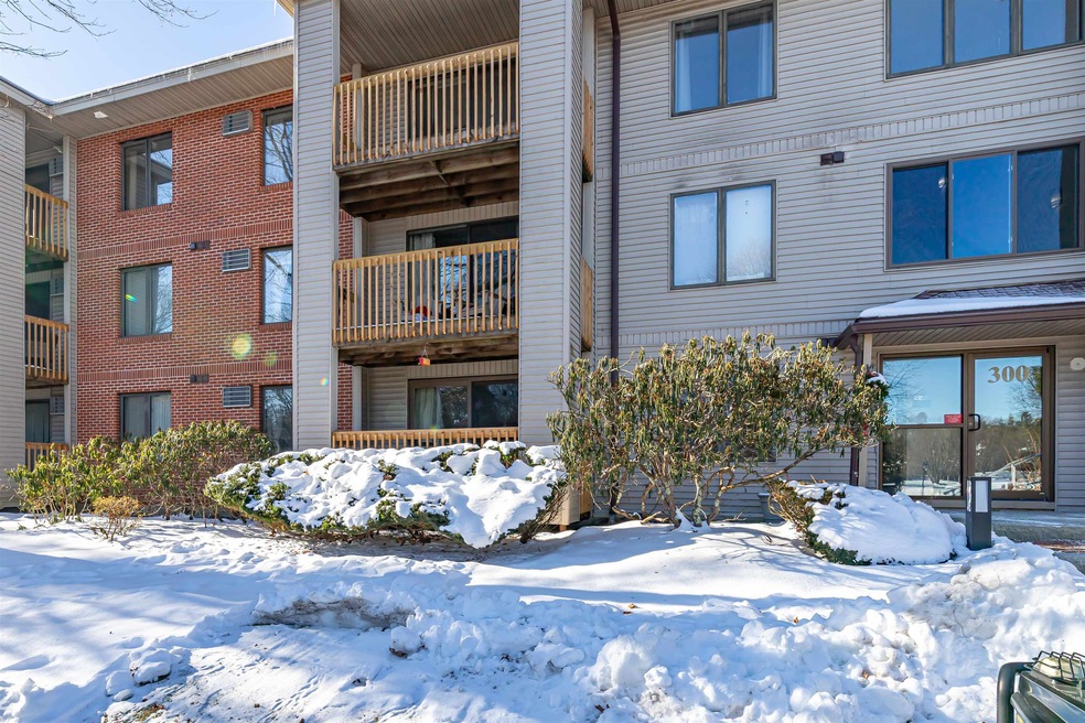 300 Candlewood Park unit 336, Nashua, NH 03062 - photo 1