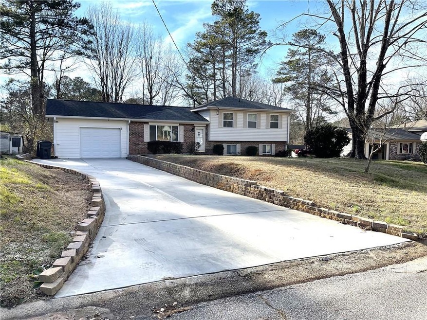 View of front facade with a garage and a front yard