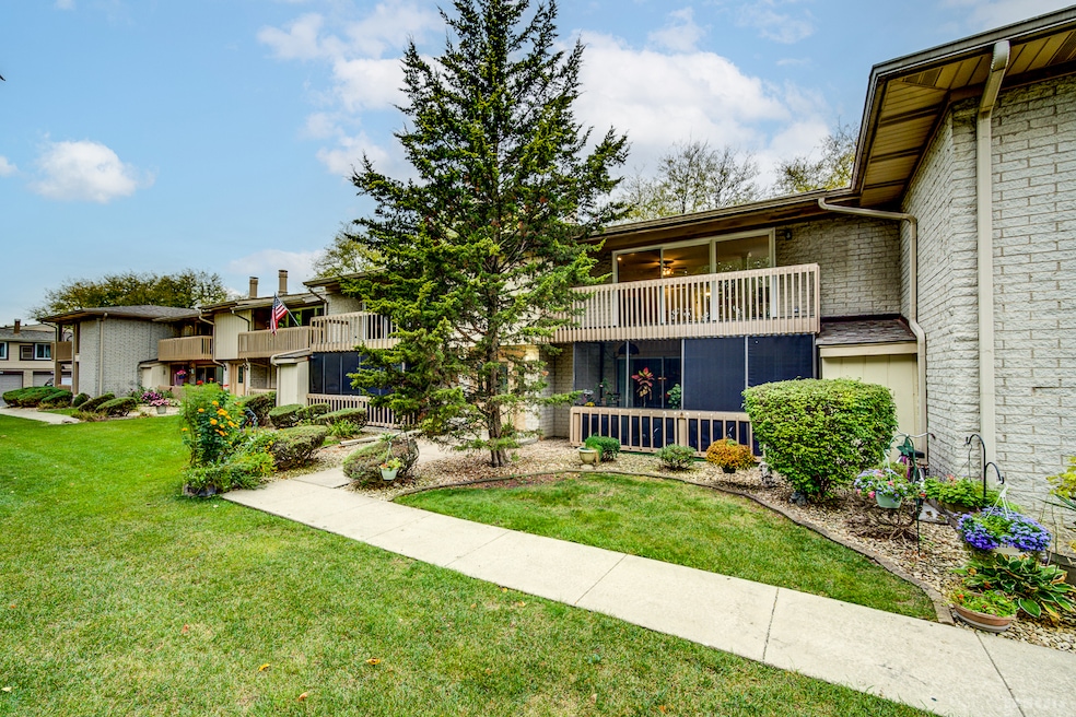 15717 Orlan Brook Dr unit G83, Orland Park, IL 60462 - photo 1