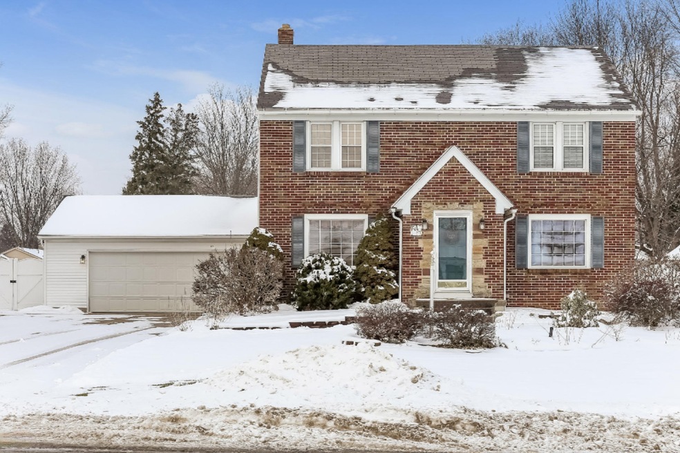 001-Front_View-2322697-medium