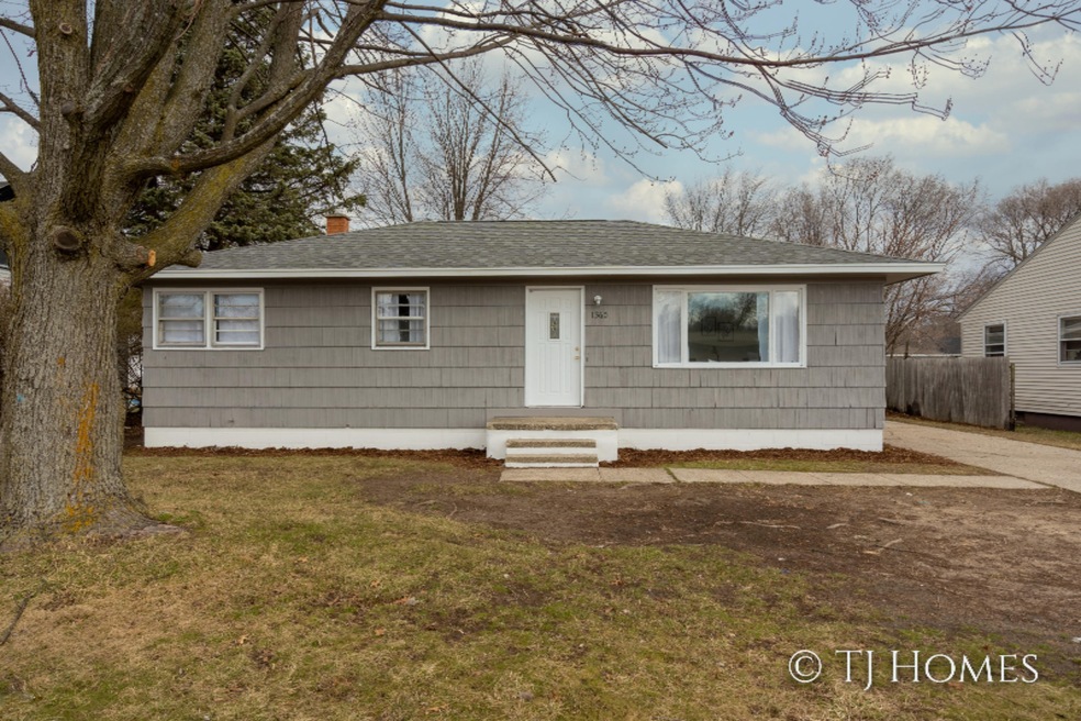 1360 E Apple Ave -12