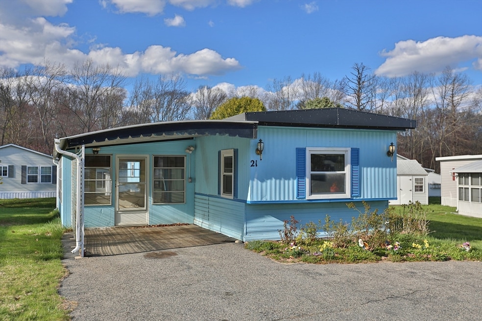 21 Rebecca Ave, Hudson, MA 01749 - photo 1