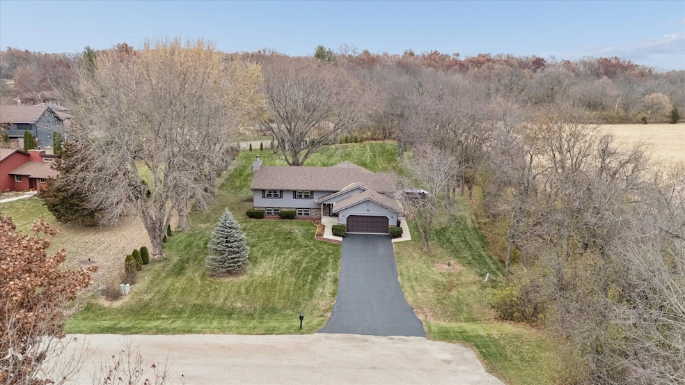 4761 Huxley Dr, Rockford, IL 61101 - photo 1