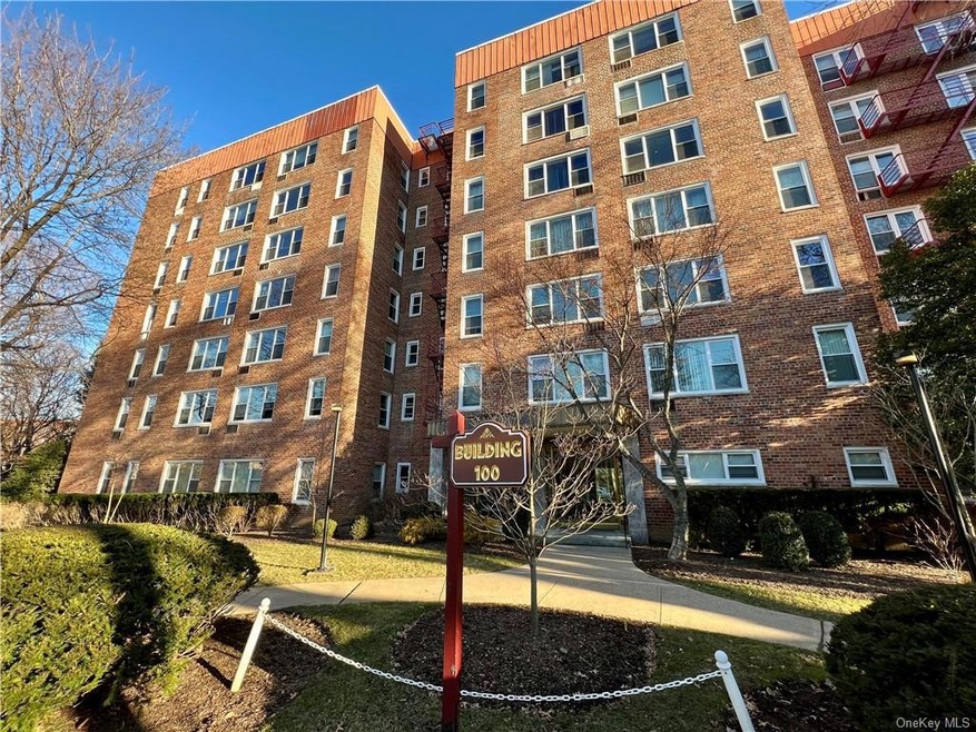 Cresthaven unit 402, Yonkers, NY 10703 - photo 1