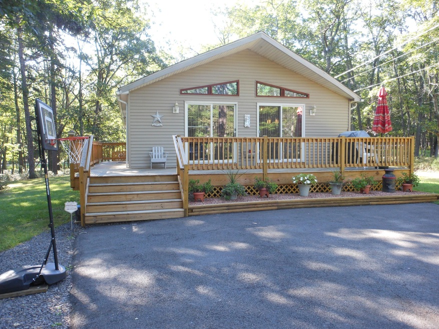 813 E Spur Ct, Lords Valley, PA 18428 - photo 1