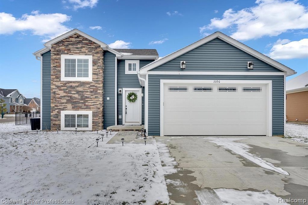 2096 Mozart Ave, Davison, MI 48423 - photo 1