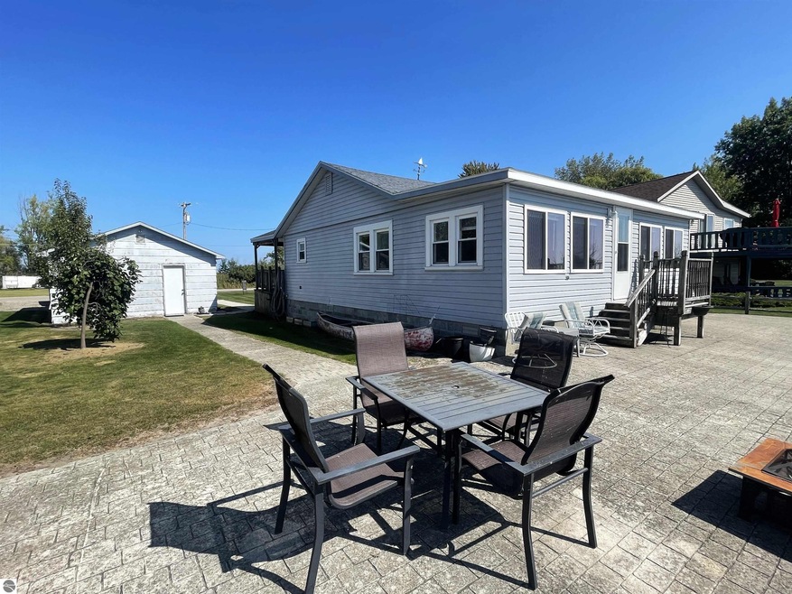 1922 S Riverside Dr, Au Gres, MI 48703 - photo 1