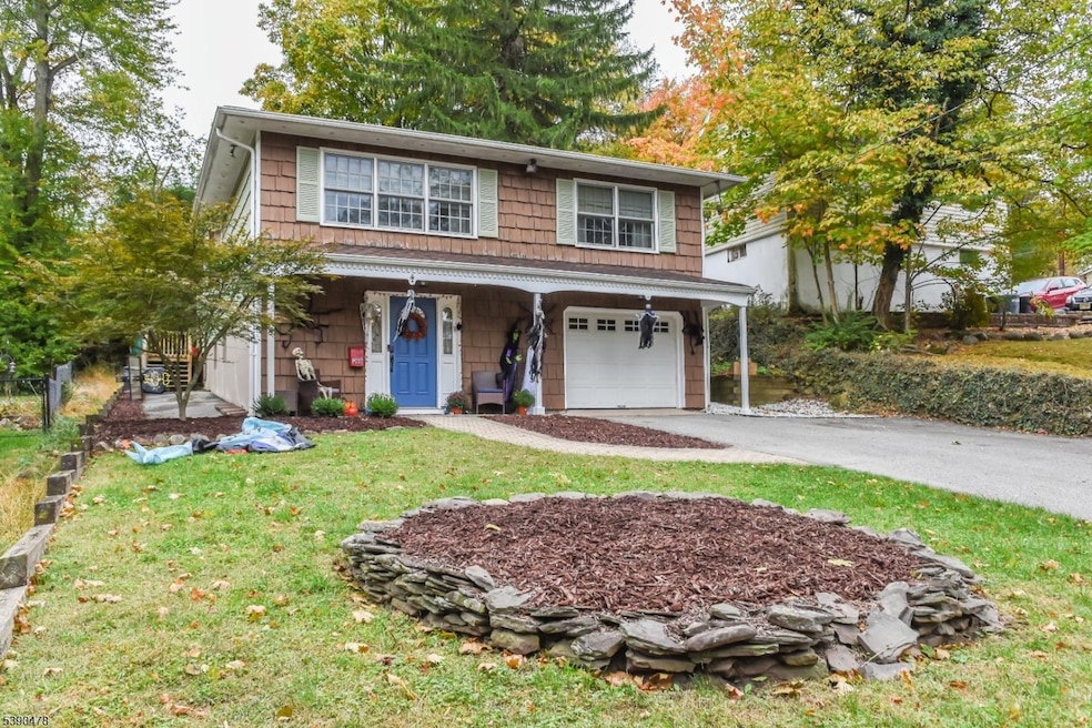 Pending $599,999 • Co-Listing Agent