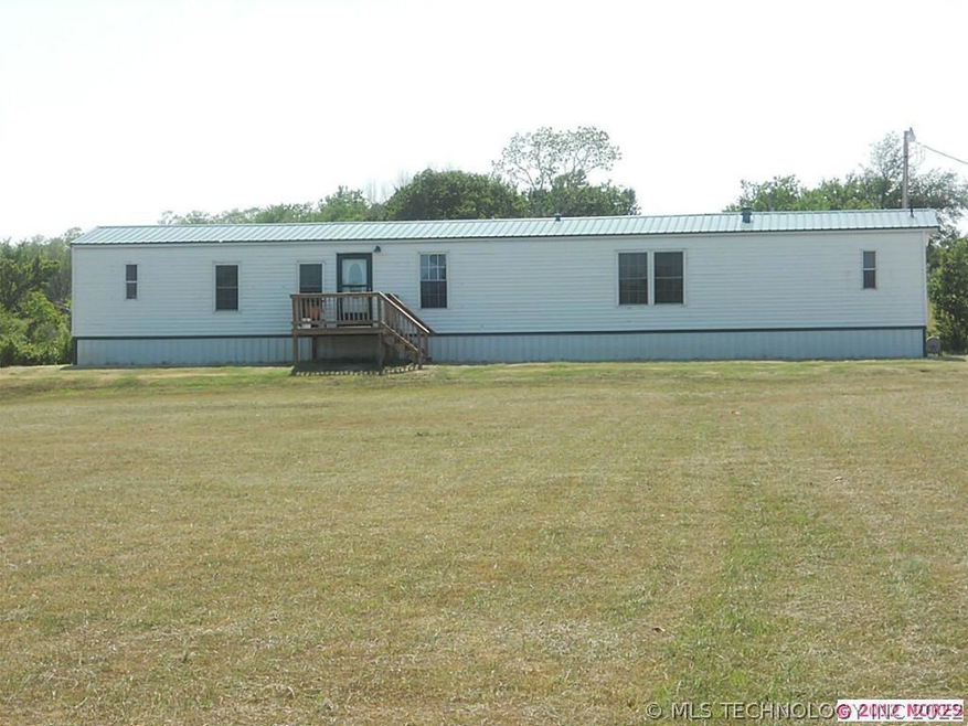Welcome home! This lake property includes 4.5 spra