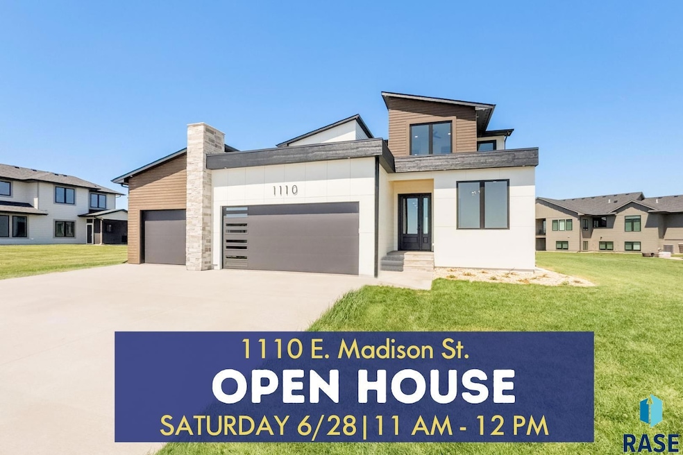 For Sale $899,900 • Co-Listing Agent