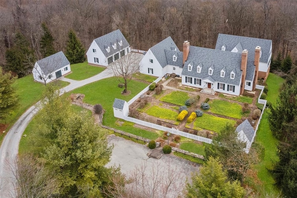 Secluded Gated Estate, borders Borough parkland to