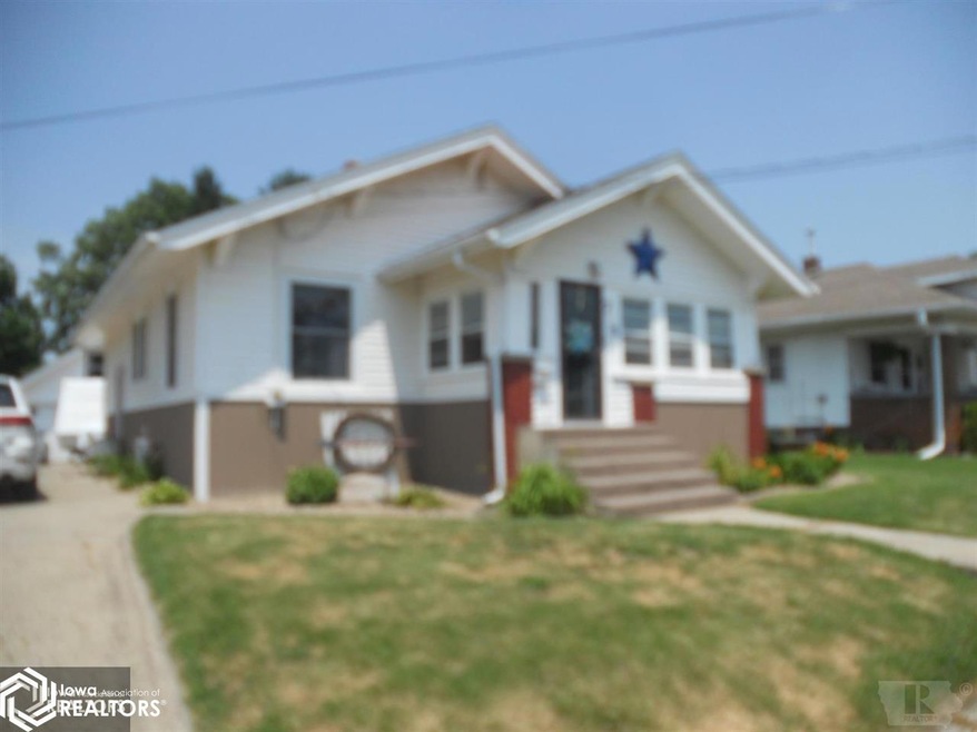 718 S 4th Ave E, Newton, IA 50208 - photo 1