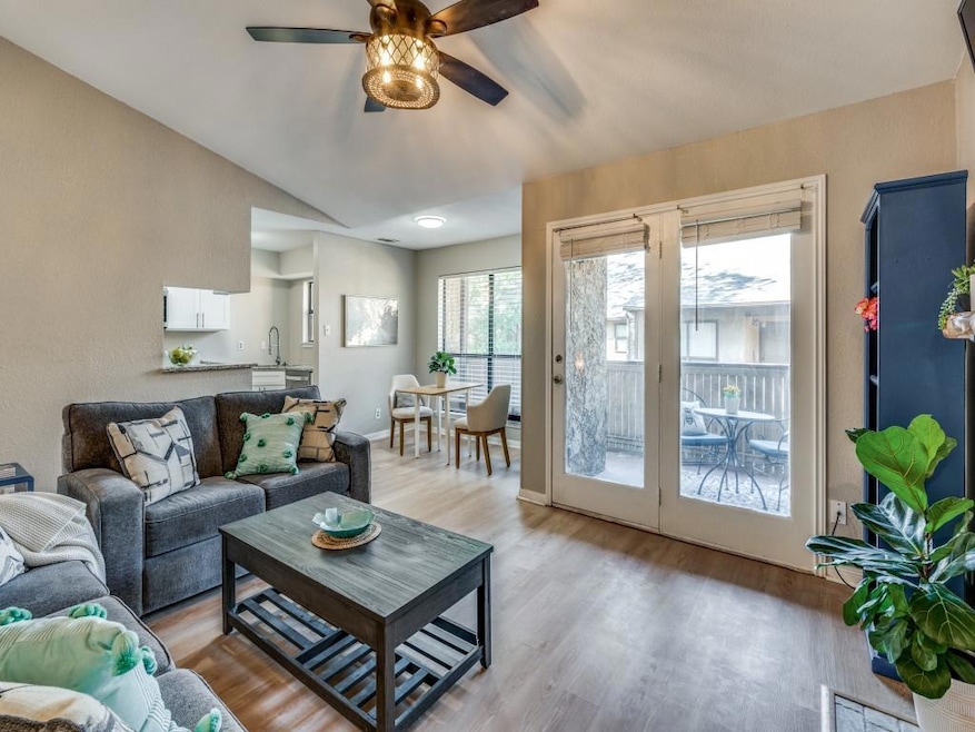 Walk in the front door to vaulted living room ceil
