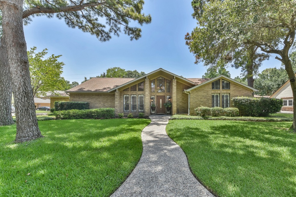 Spacious Corner lot 12950 Wincrest Ct.