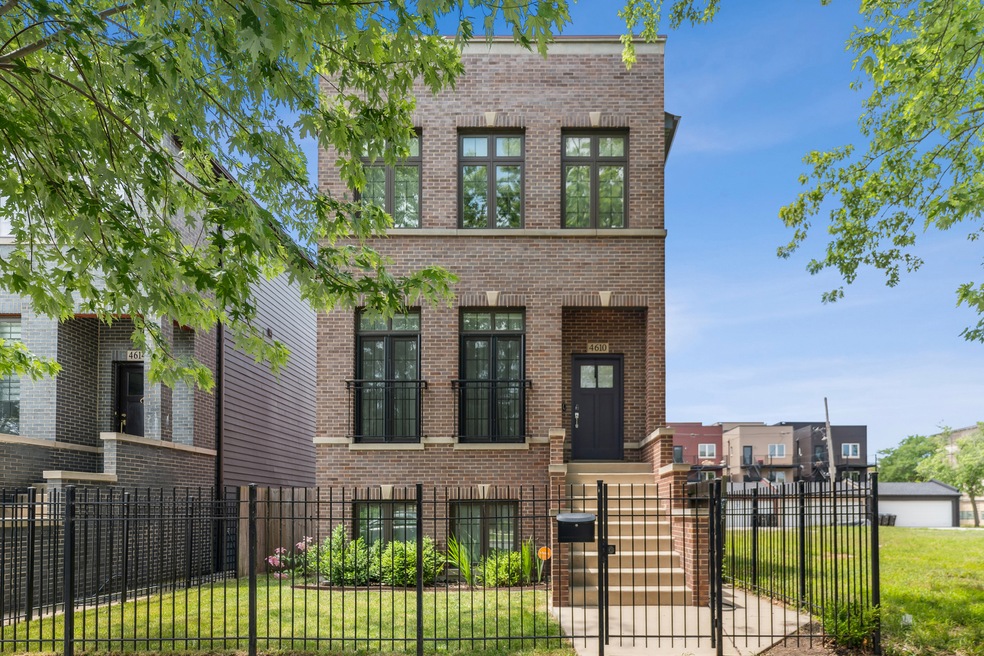 4610 S Champlain Ave, Chicago, IL 60653 - photo 1