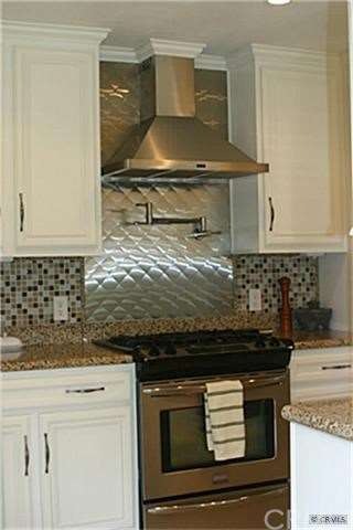 A Chef's delight! Built-In SS Range with Quilted S