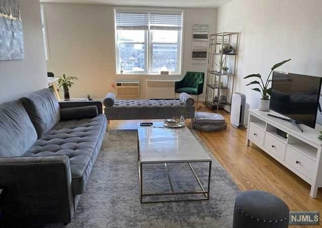 Crosley Terrace unit 5S, Fort Lee, NJ 07024 - photo 1