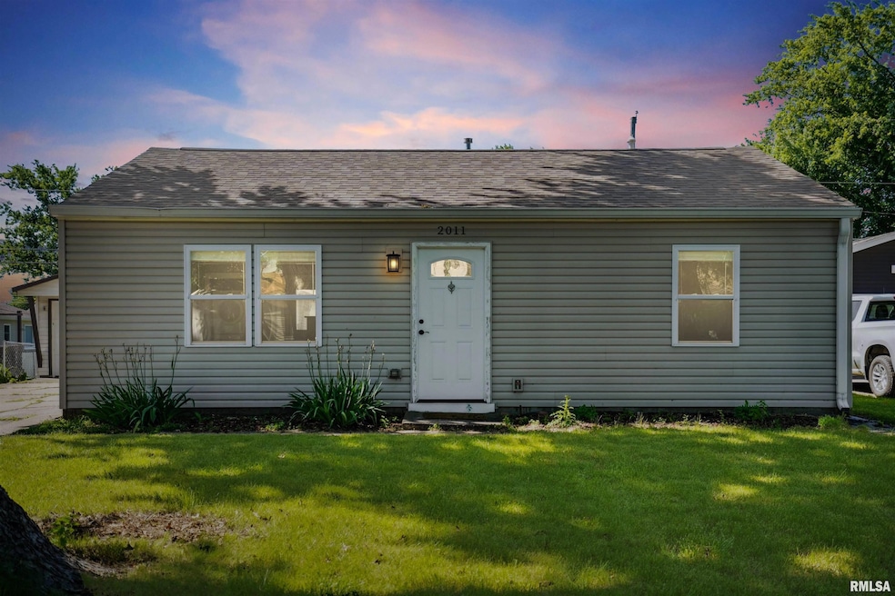 2011 W 69th St, Davenport, IA 52806 - photo 1