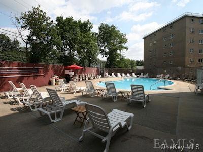 Newport Towers West unit 1E, Harrison, NY 10528 - photo 1