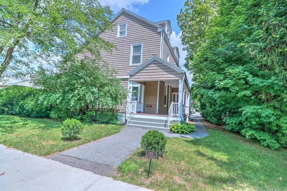 37 Walnut Place unit 3, Newtonville, MA 02460 - photo 1