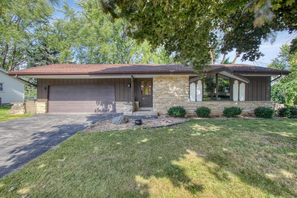 2000 Ramona Rd, Waukesha, WI 53186 - photo 1