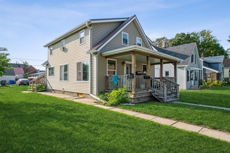 1324 10th St NW, Cedar Rapids, IA 52405 - photo 1