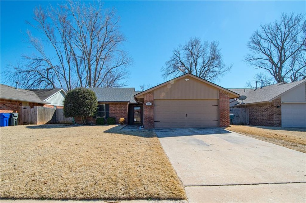 608 Black Hawk Dr, Norman, OK 73072 - photo 1