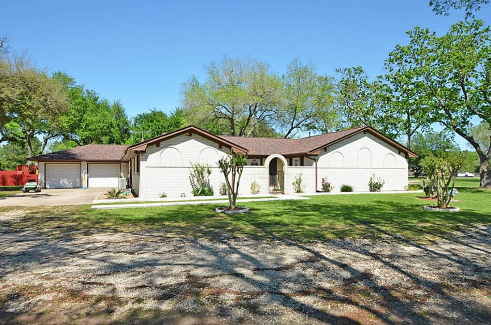 1733 County Road 928, Alvin, TX 77511 - photo 1