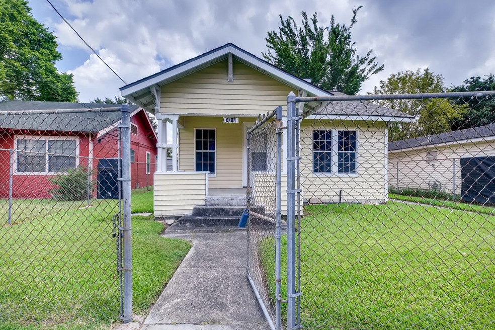 3818 Kennon St, Houston, TX 77009 - photo 1