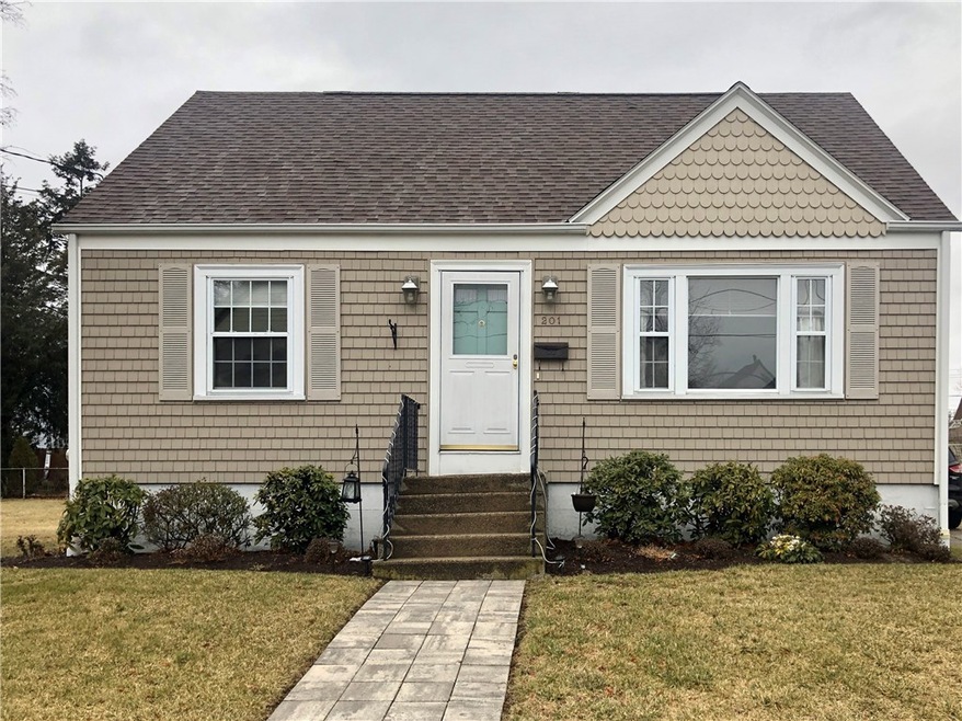 201 Magnolia St, Cranston, RI 02910 - photo 1