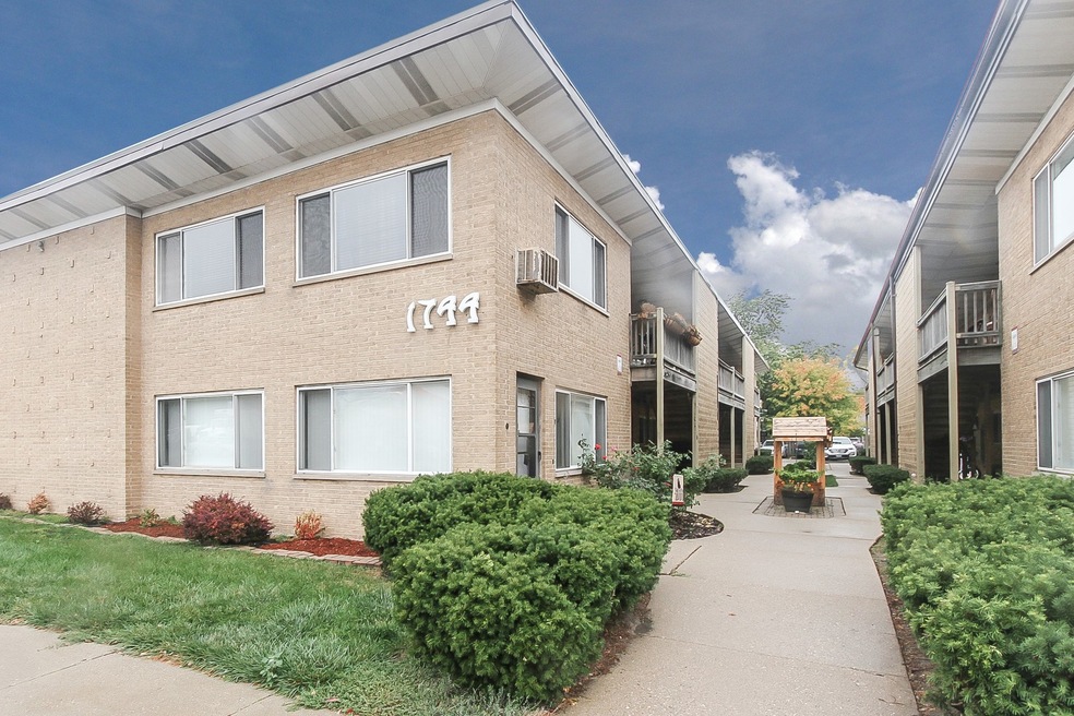 1744 E Oakton St unit 105-P3, Des Plaines, IL 60018 - photo 1