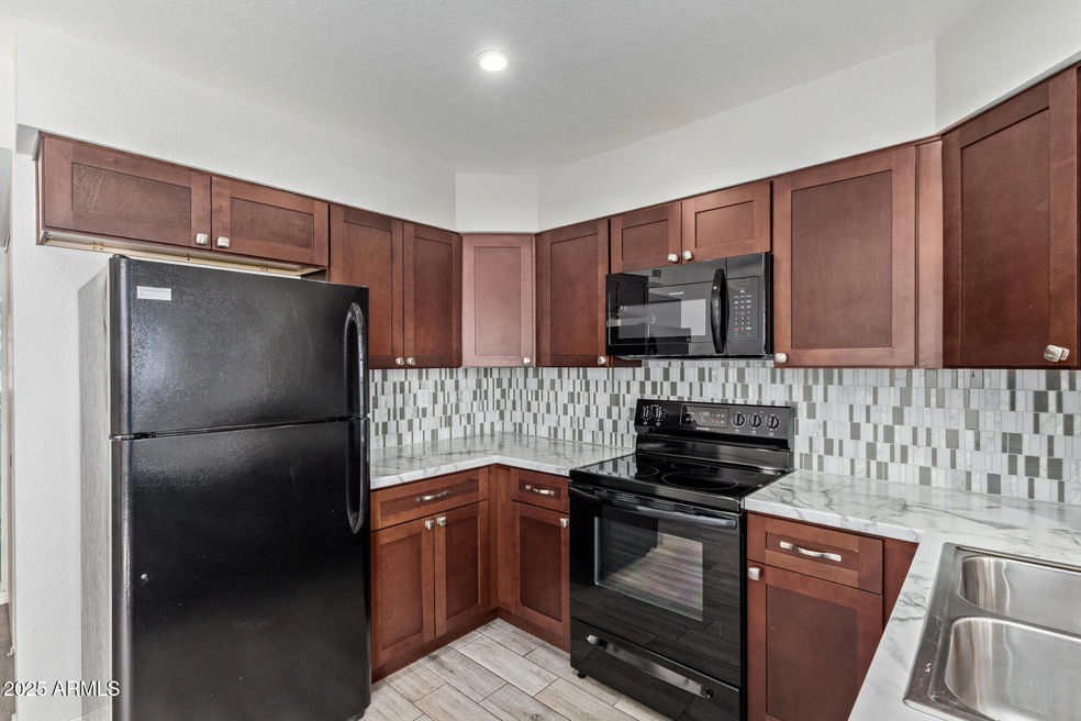 5704 E AIRE LIBRE Ave