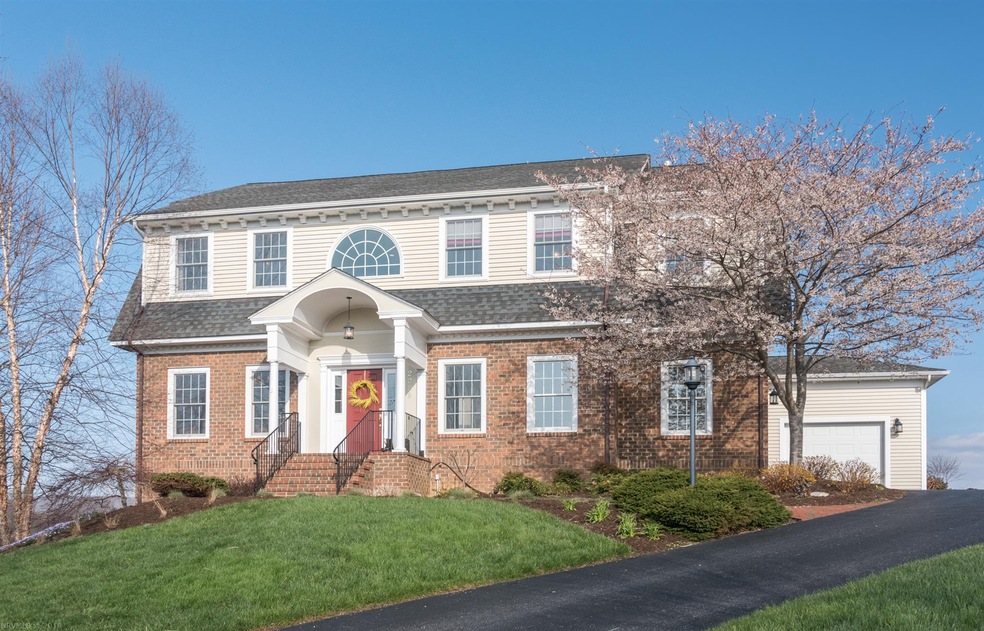 Stunning Executive Home in Wyatt Farms!