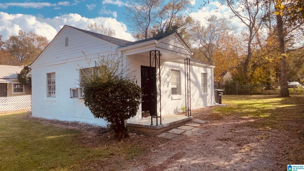 1529 Meadow Ct, Birmingham, AL 35228 - photo 1