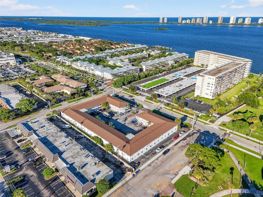 810 Lake Shore Dr unit 40, West Palm Beach, FL 33403 - photo 1