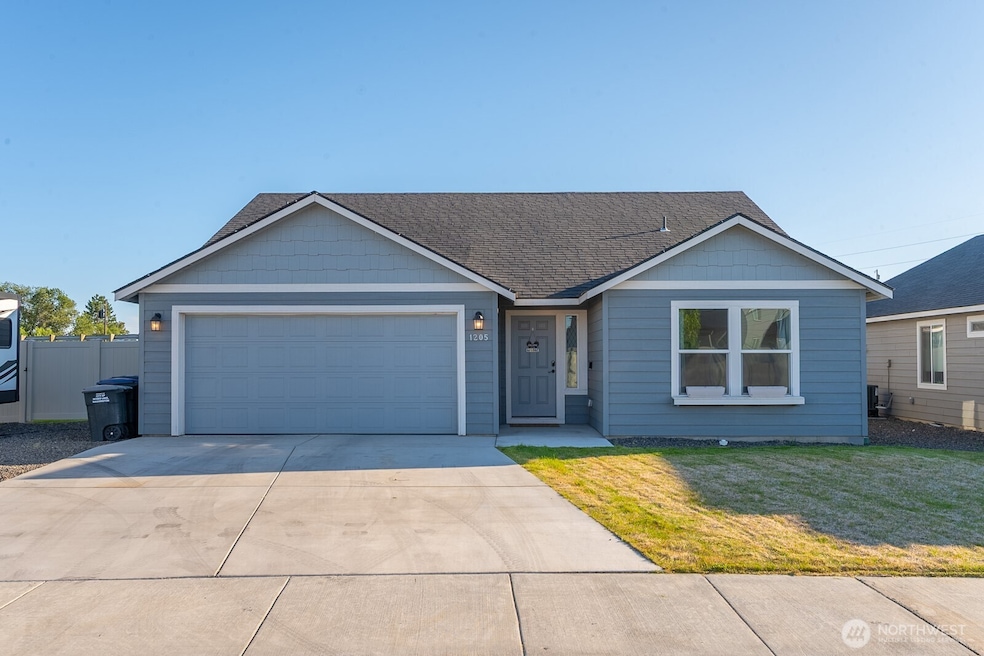 1205 W Sequoia Rd, Moses Lake, WA 98837 - photo 1