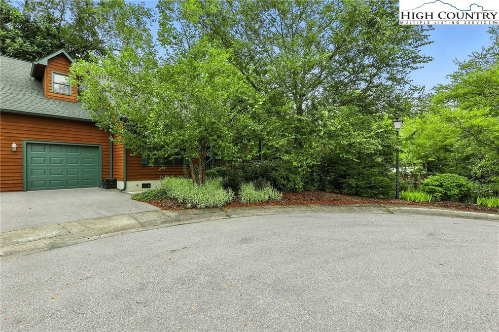 103 Clary Ct unit 9, Blowing Rock, NC 28605 - photo 1