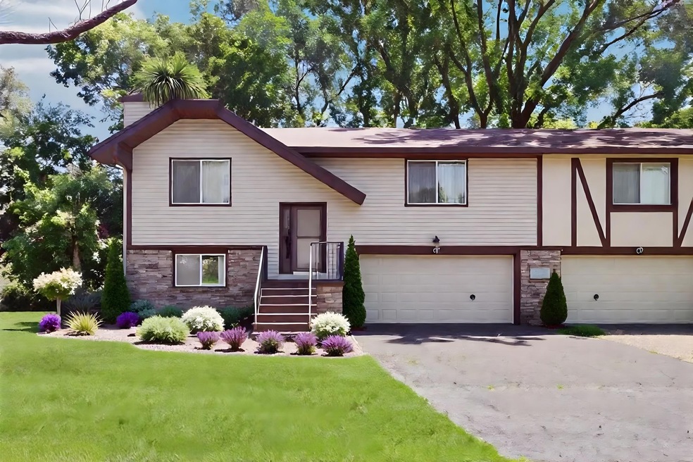 2509 Cedar Hills Dr, Hopkins, MN 55305 - photo 1