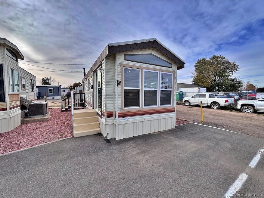 15680 E Colfax Ave unit F, Aurora, CO 80011 - photo 1