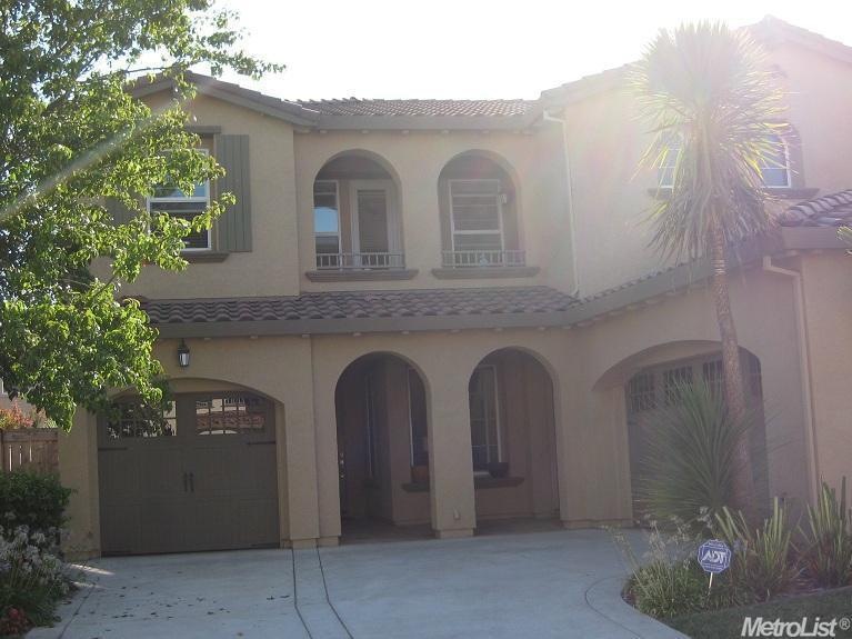 The builder designed this home with beautiful arch