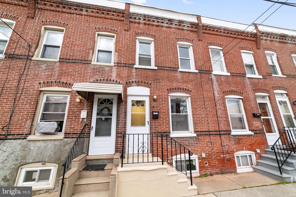 1210 E 11th St, Crum Lynne, PA 19022 - photo 1